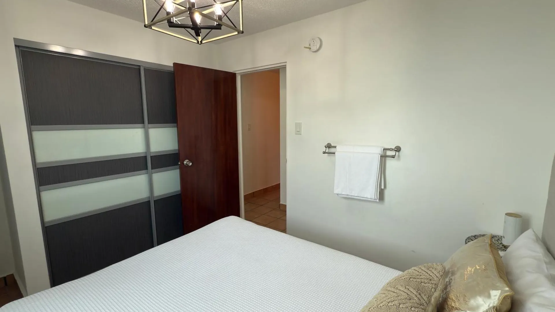 סן חואן 3 Bed 1 Bath 1 Park Plaza Universidad 2000 0*, סן חואן פוארטו ריקו